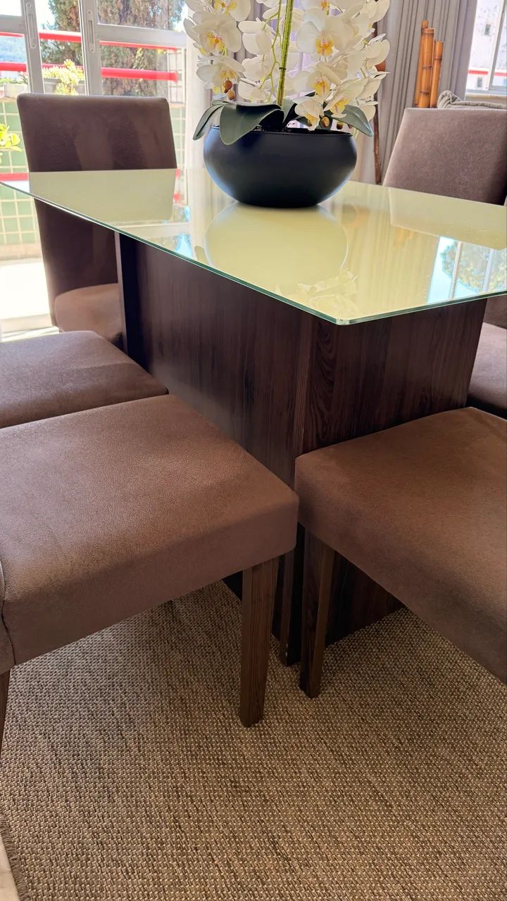 Mesa com tampo de vidro com 6 cadeiras - Foto 2