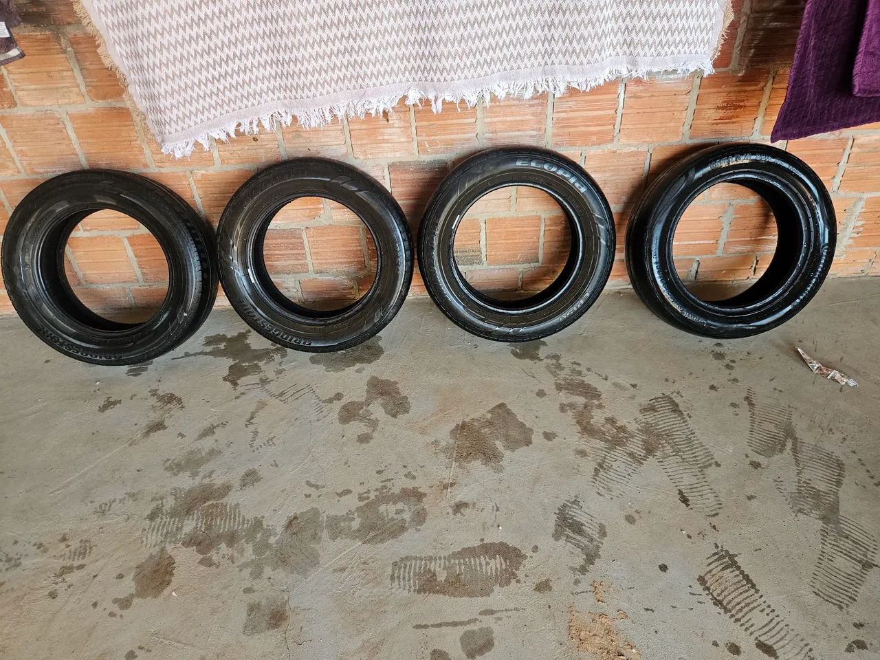Pneu aro 15 185/65 usado