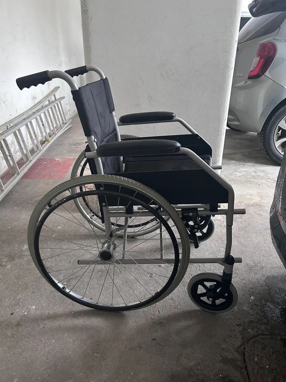 Vendo Cadeira de Rodas - Foto 5