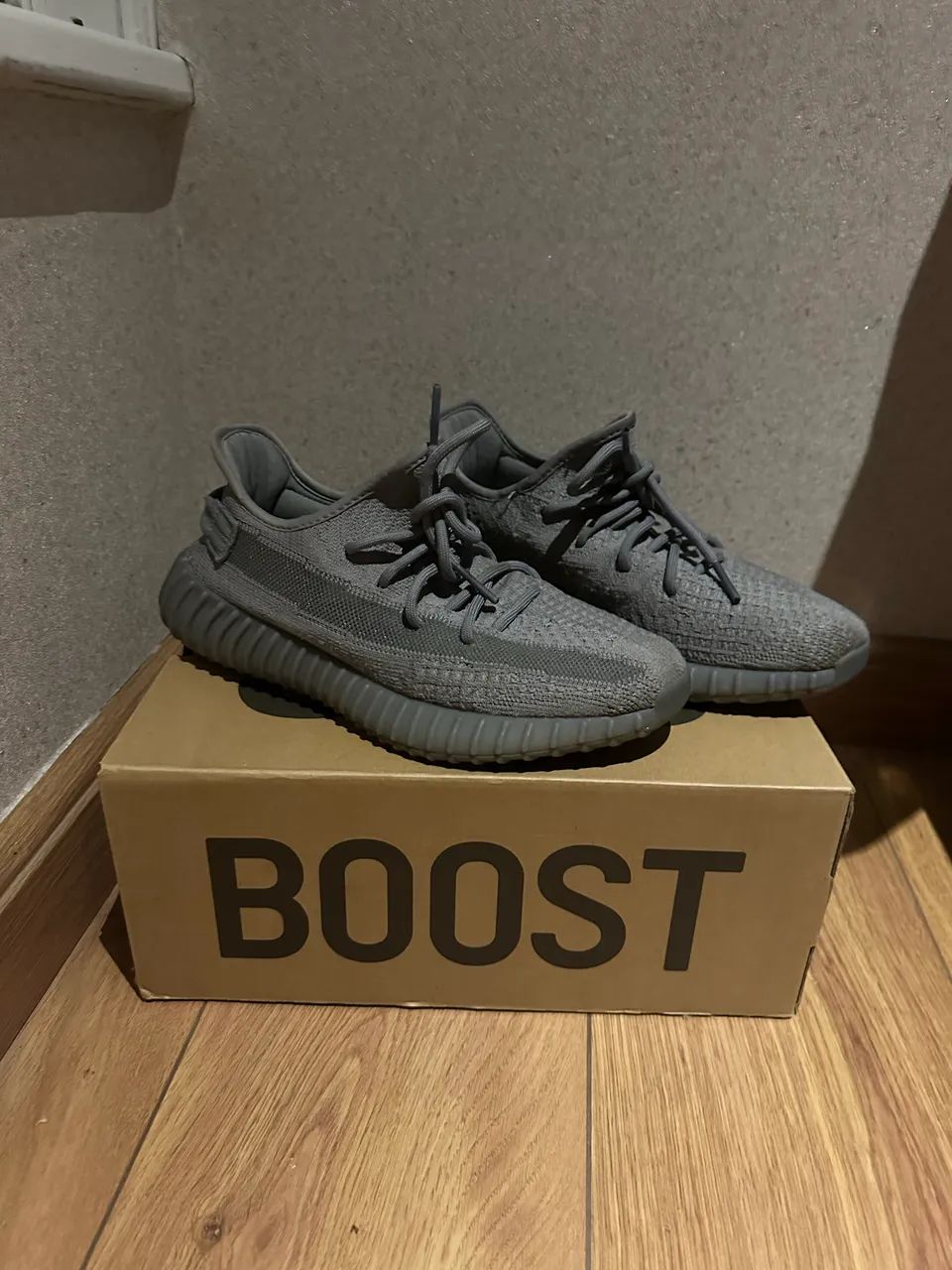 Tênis Yeezy Cinza