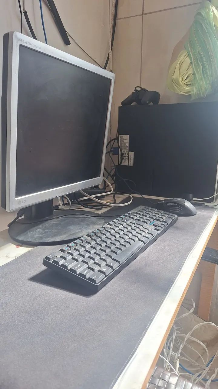 Computador completo com mouse,teclado,mouse pad e etc