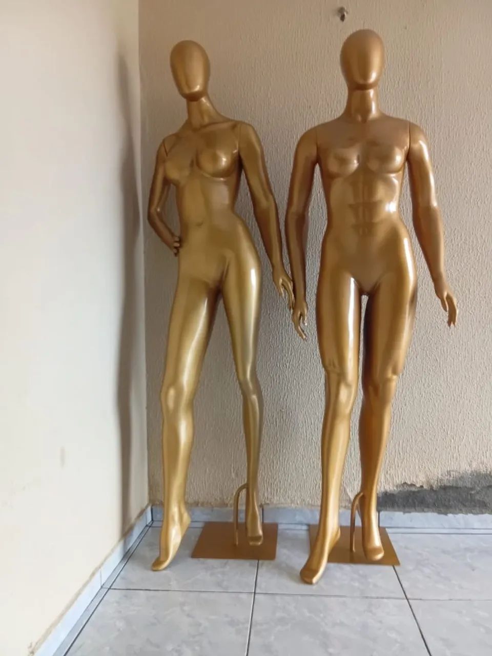 Vende dois manequins usados!