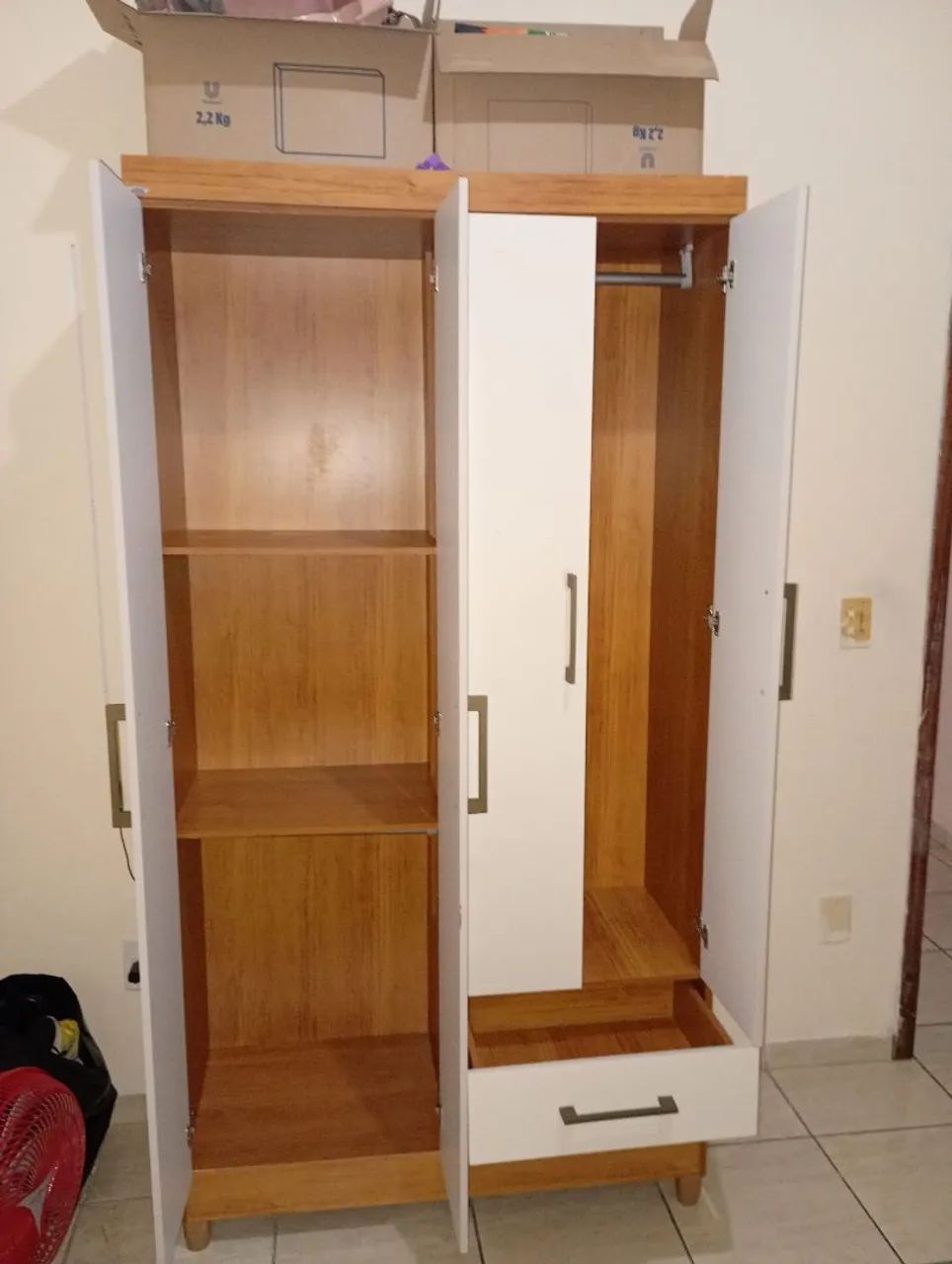 Vendo GUARDA ROUPA DE SOLTEIRO SEMI NOVO - Foto 2