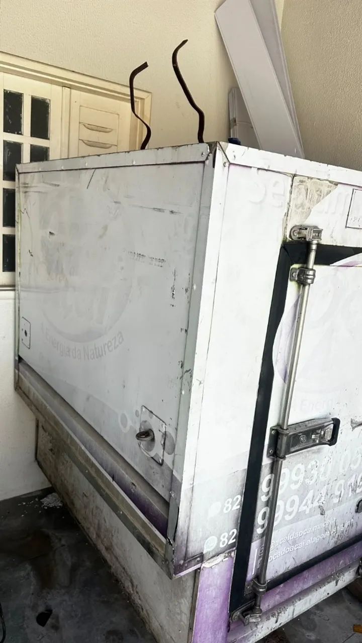 VENDE-SE Caixa Baú térmico para Saveiro ou Strada. - Foto 2