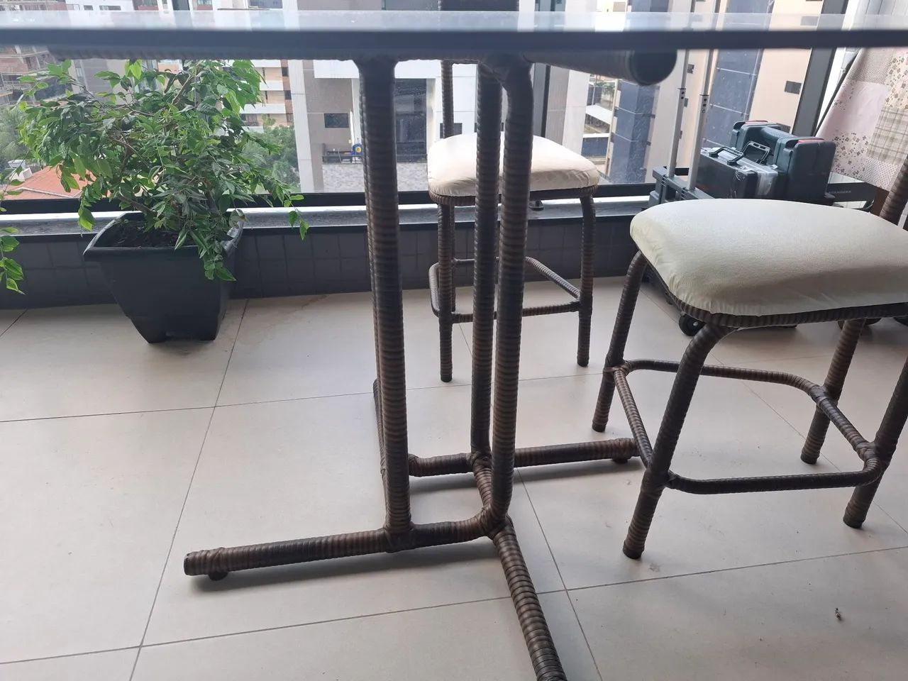Vendo mesa e 4 cadeiras  - Foto 4