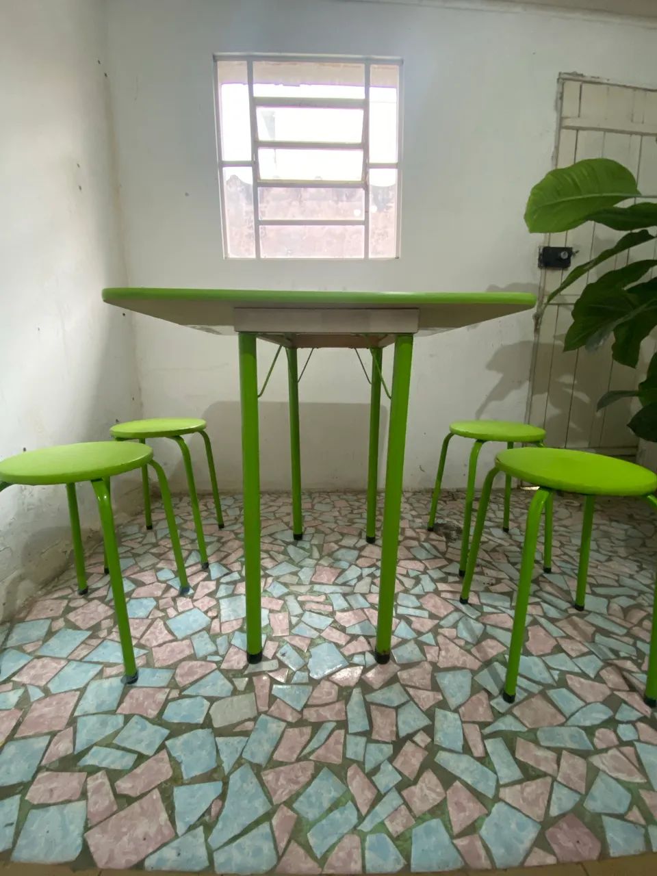 Conjunto Mesa Dobrável + 4 Bancos Verde e Branco - Foto 5