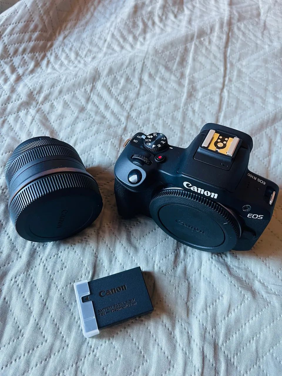 Vendo câmera cânon R100