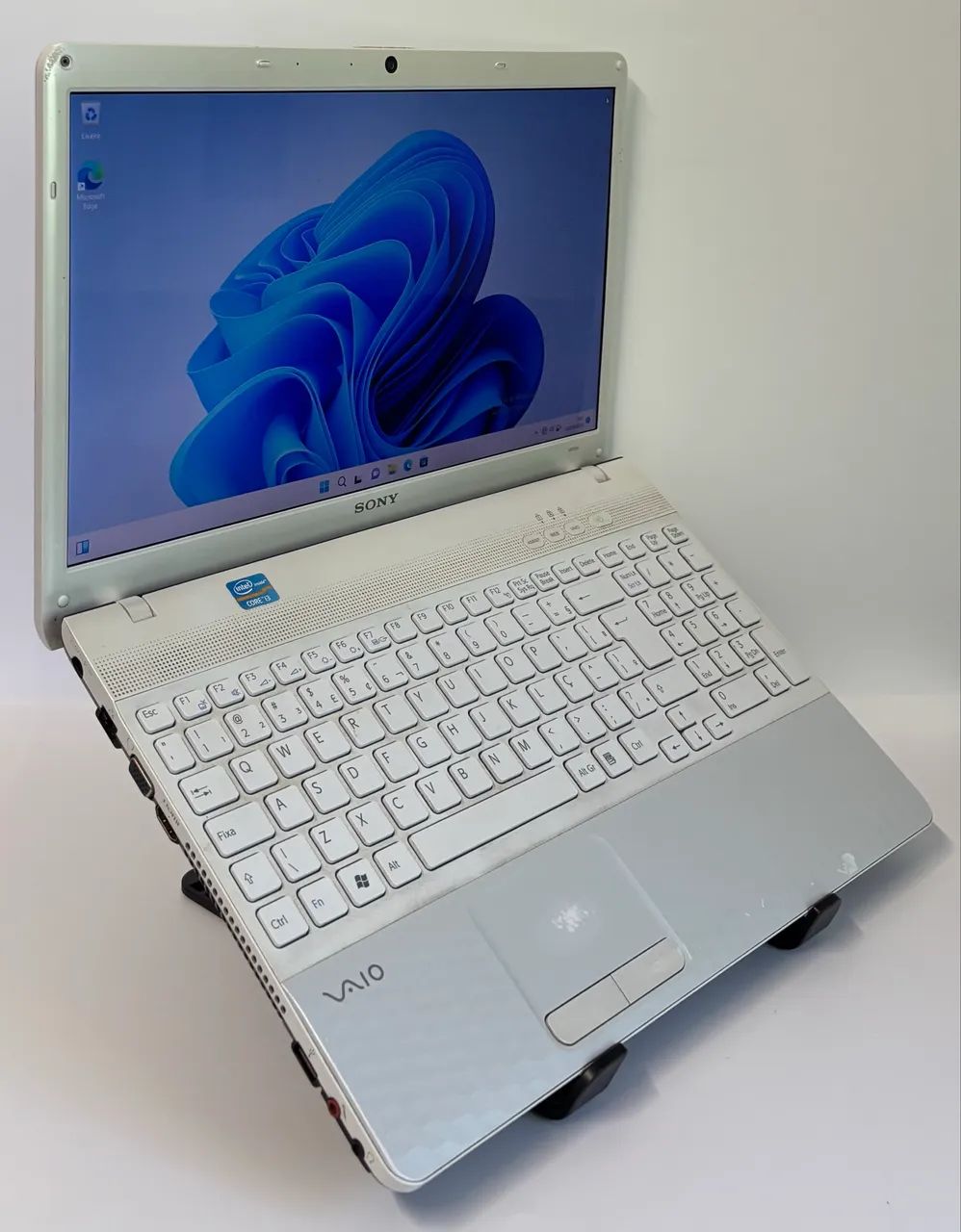 Sony VAIO i3 / 6GB / Windows 11 - Rápido, Barato e Pronto Pra Uso