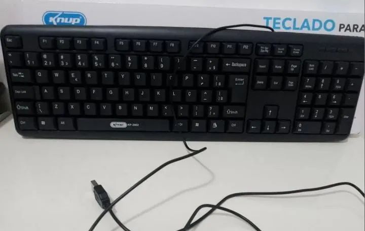 Teclado com Fio USB Teclas Macias na caixa