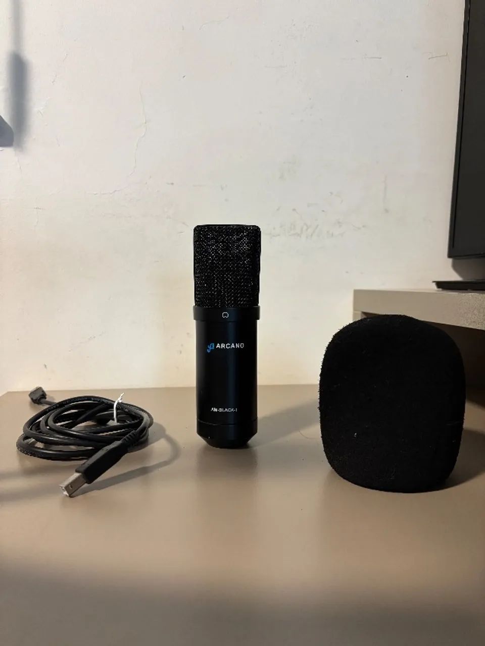 Microfone Arcano Am-black-1 Usb + Braço Articulado