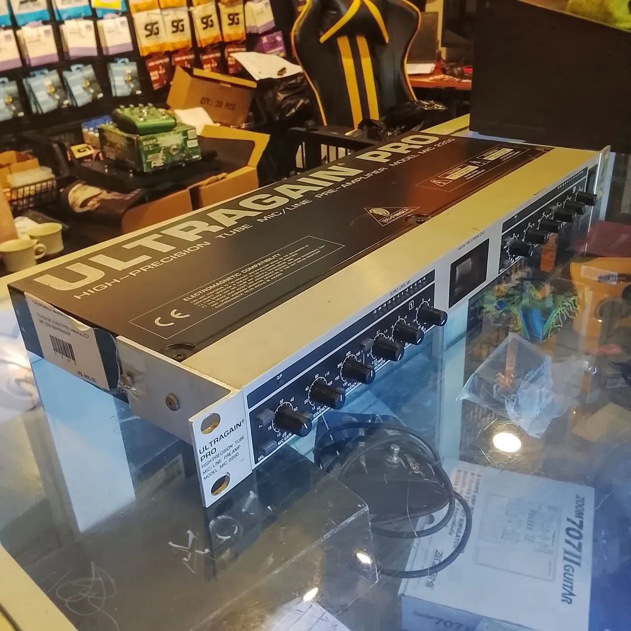 配信機器・PA機器・レコーディング機器 BEHRINGER MIC2200 TUBE MIC/LINE PREAMP. Behringer MIC2200 UltraGain Pro Tube Microphone Preamplifier