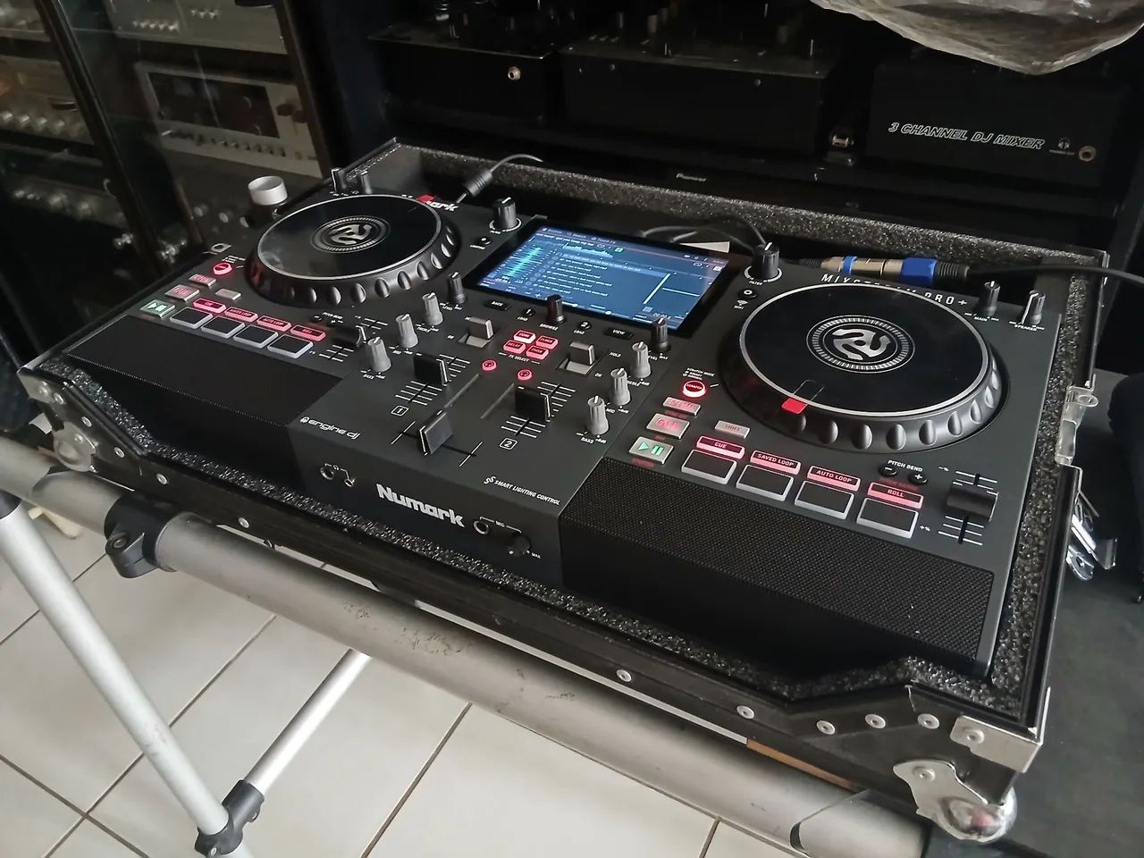 CONTROLADORA NUMARK MIXSTREAM PRO+ COM HARD CASE - Foto 3