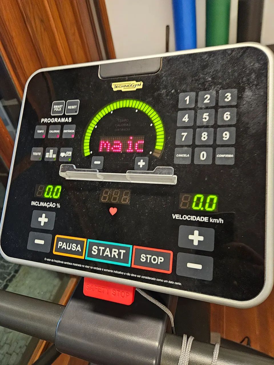 Esteira com elevação Technogym - Foto 3