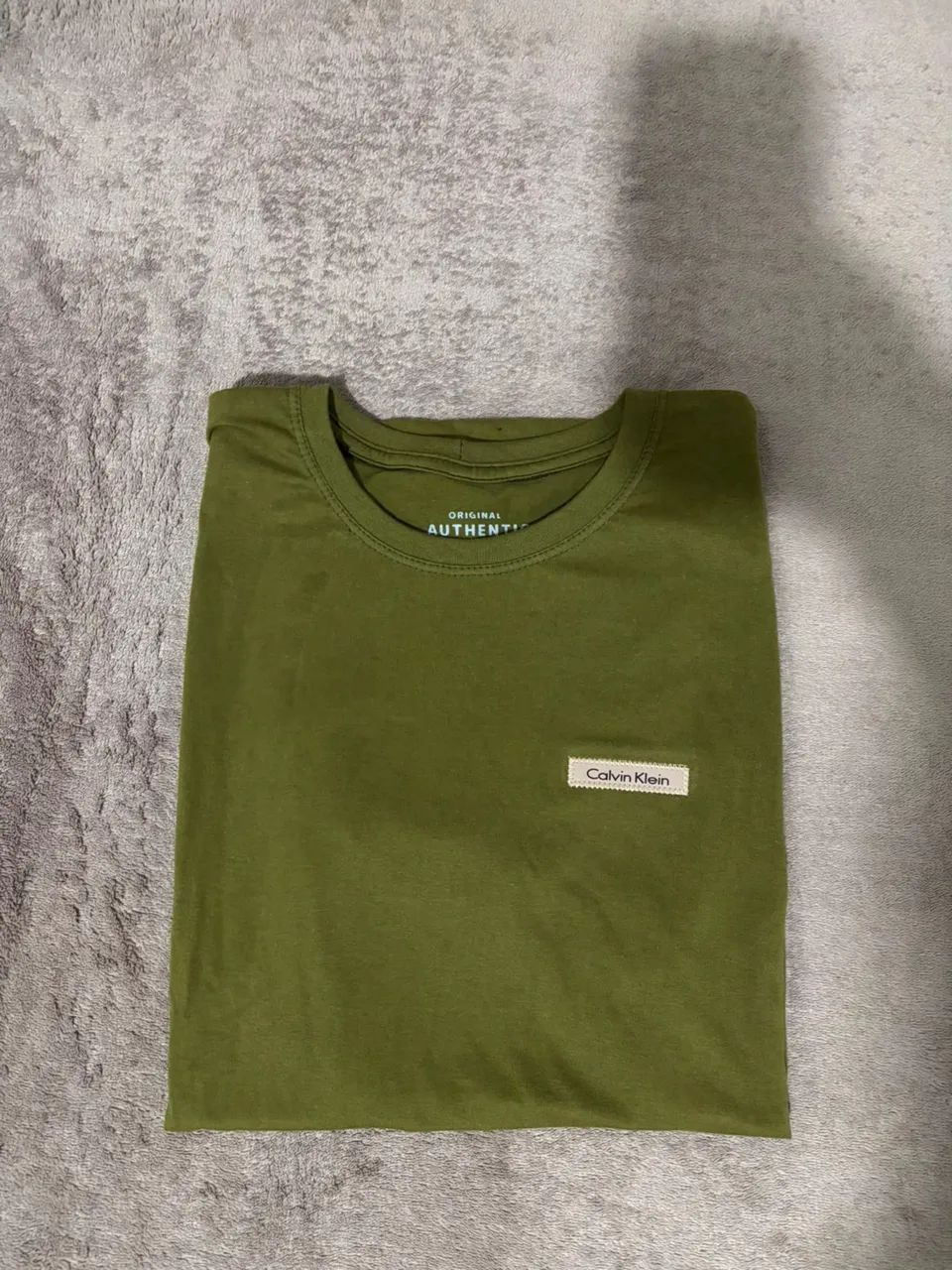 Combo 2 camisetas (Calvin Klein e thommy hilfiger)