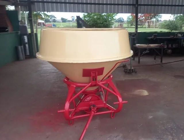 Distribuidor Vicon 600 kg - Pendular