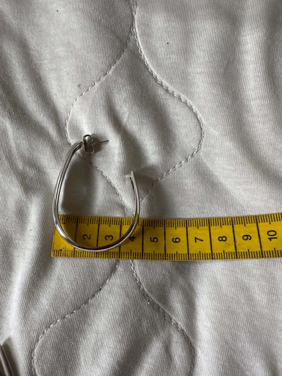 Brincos prateado forma de  gota  - Foto 5