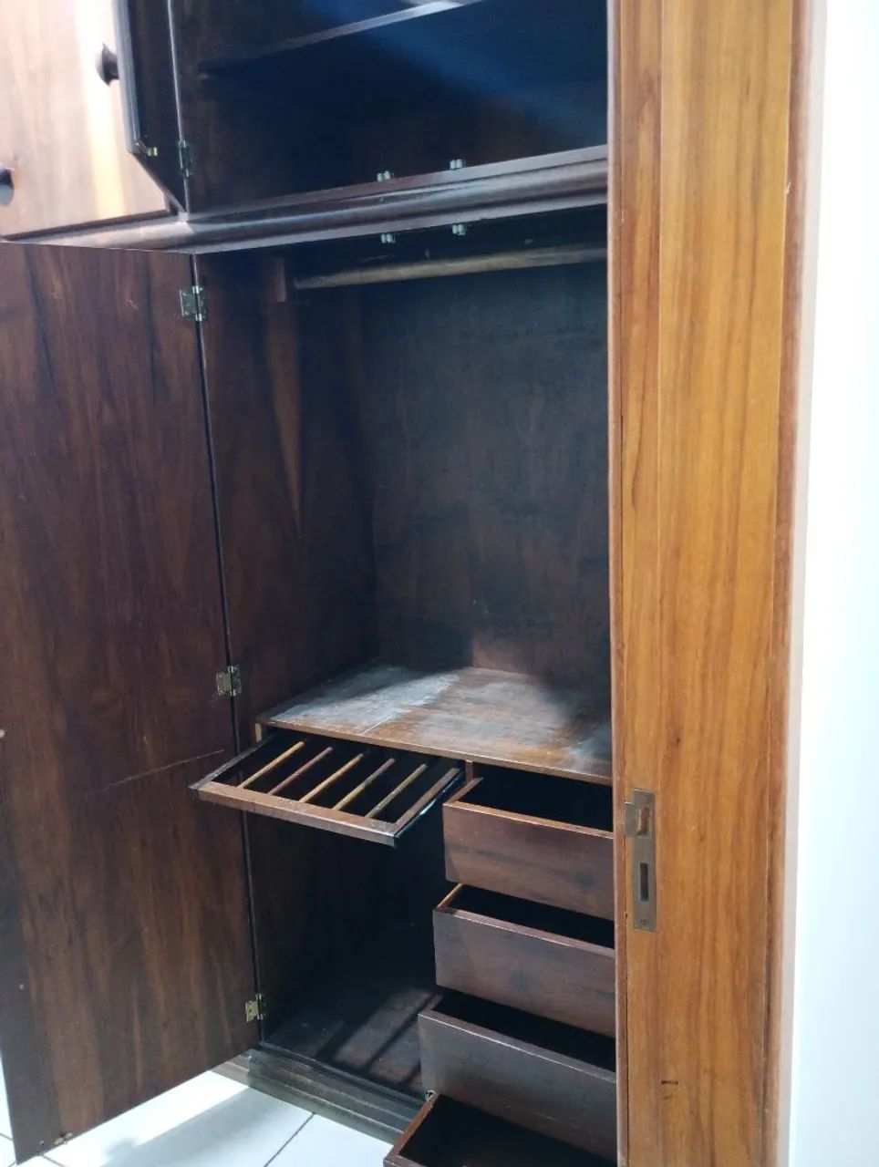Guarda roupa de madeira maciça  - Foto 5