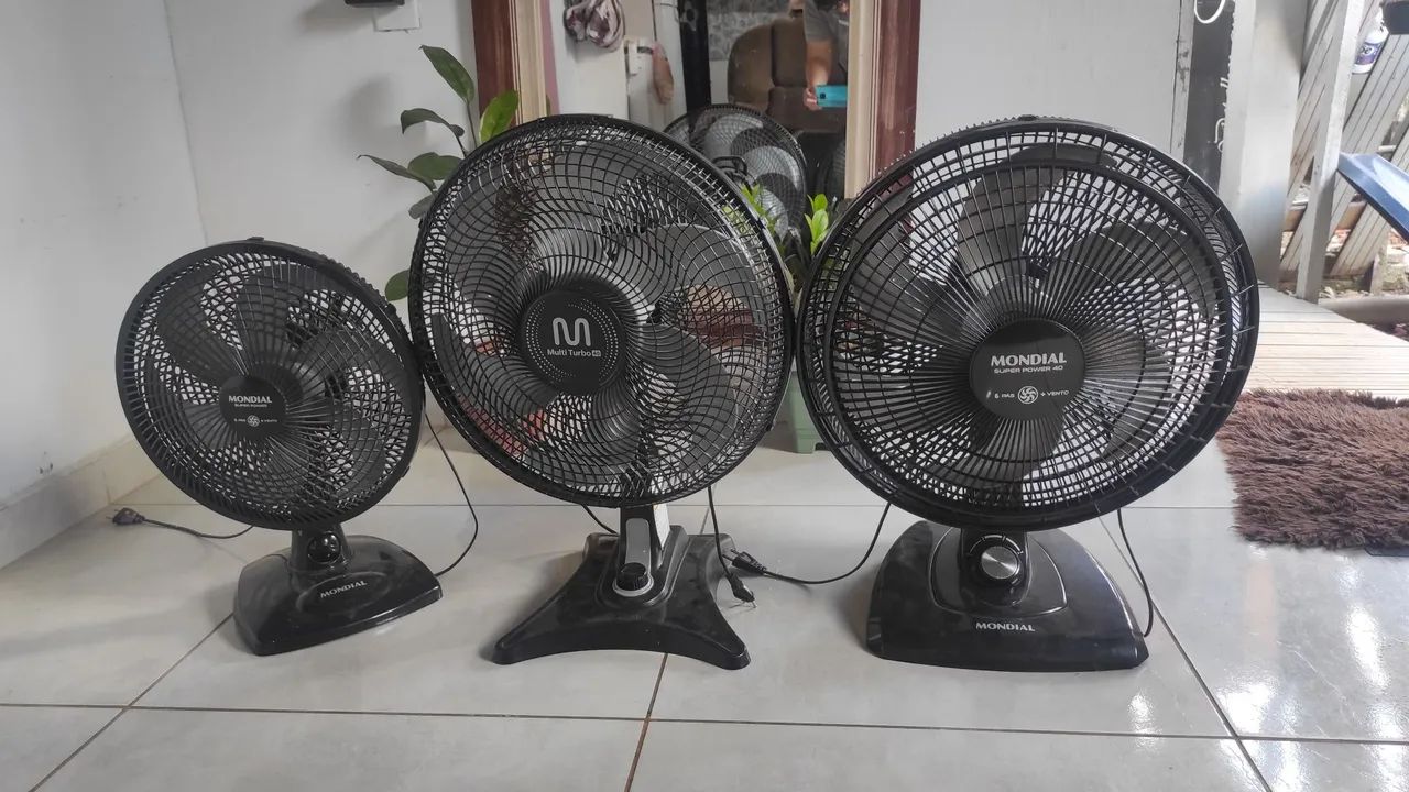 Vende-se esses 3 ventiladores.