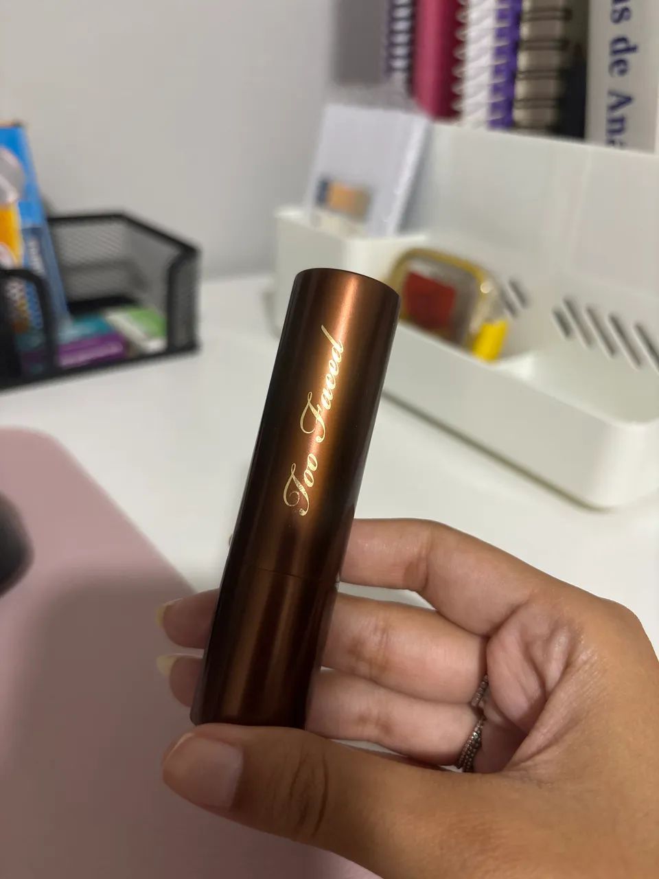 Bronzer too faced em bastão 