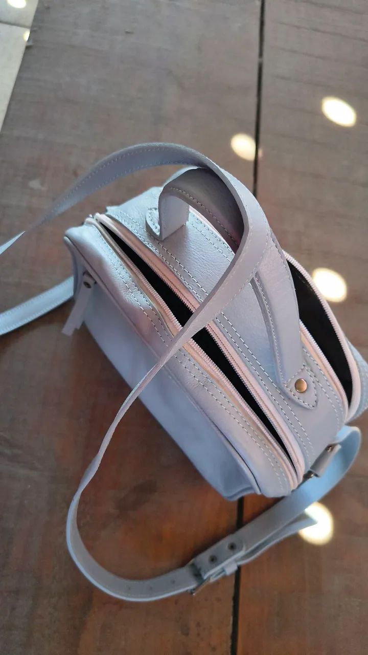 Bolsa média versátil e leve