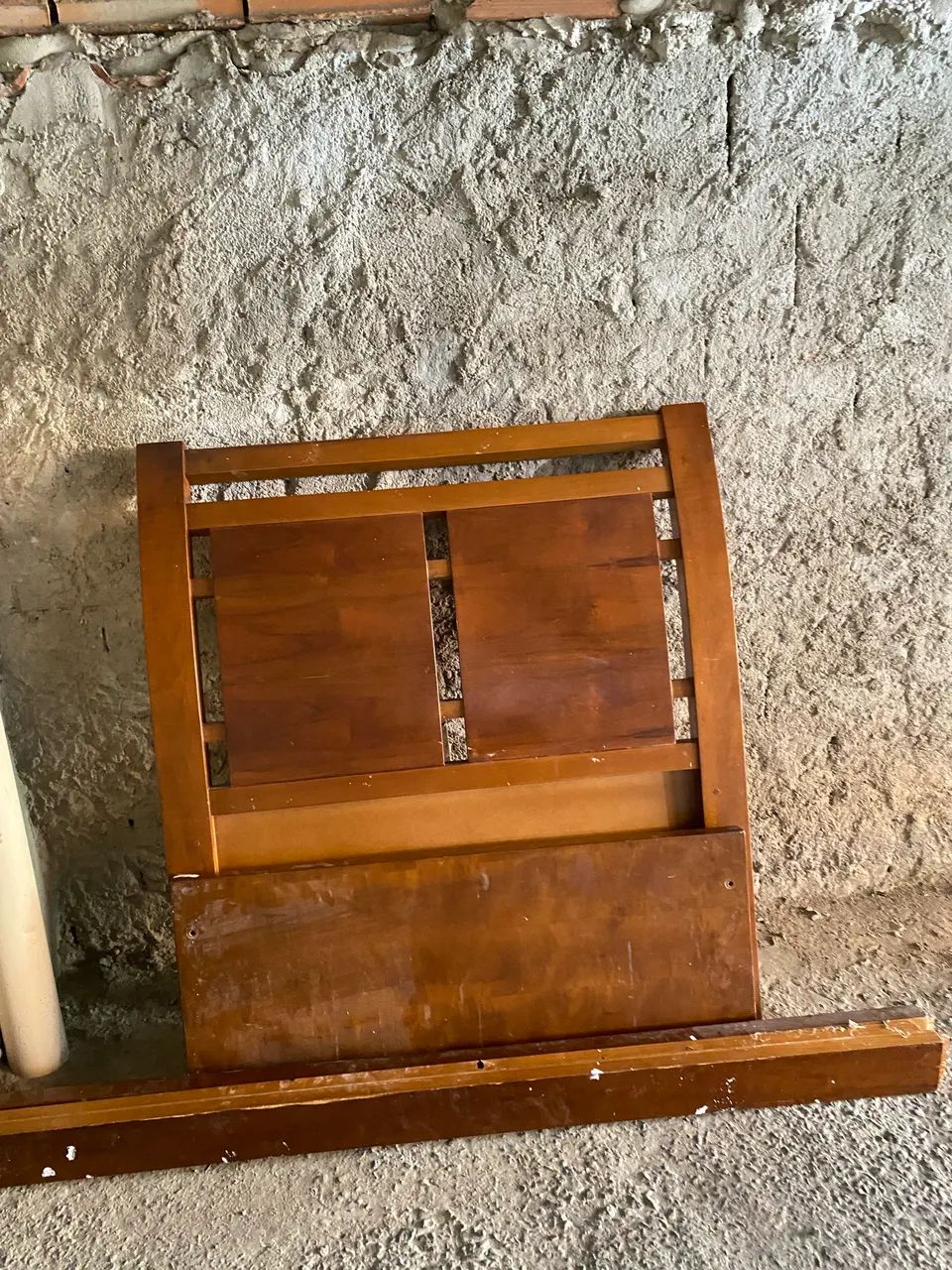 Cama imbuia cor mel madeira maciça comprada na Silviano Brandão 