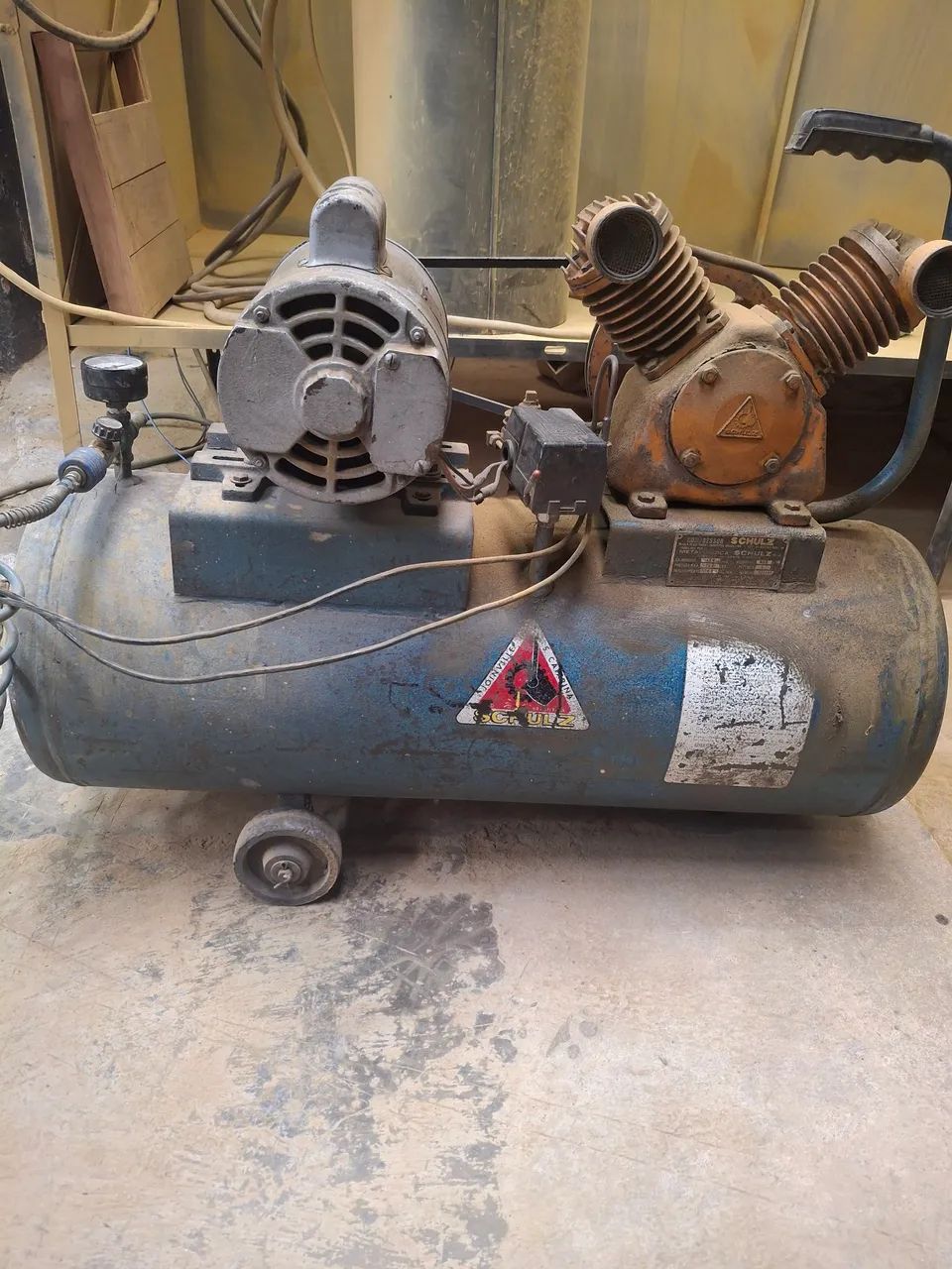 Compressor Schulz 220v 60 litros 