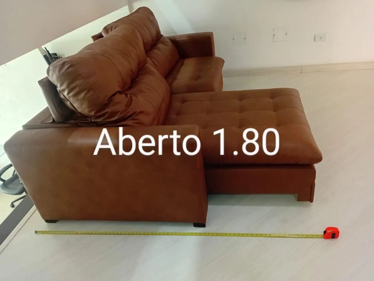 Sofá  retrátil  em couro ligítimo 