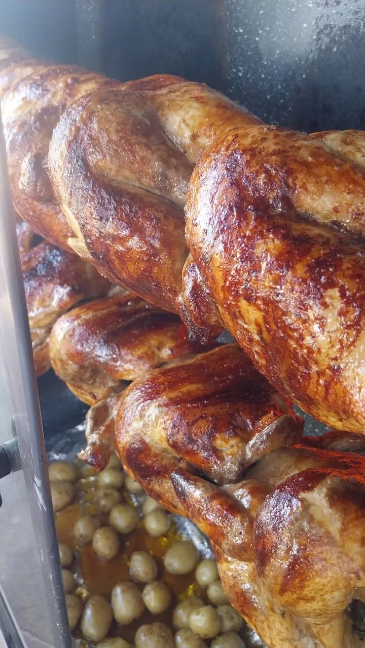 Frango Assado  com Batatas Aos Fds  - Foto 2