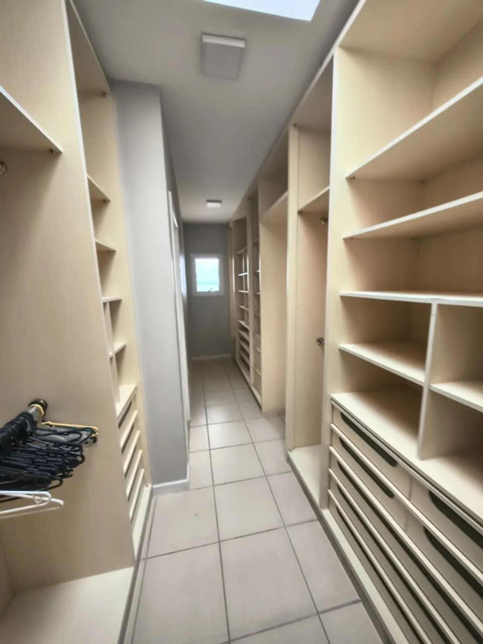 Linda casa com 4 suítes, piscina e vista espetacular em Sambaqui - Foto 11