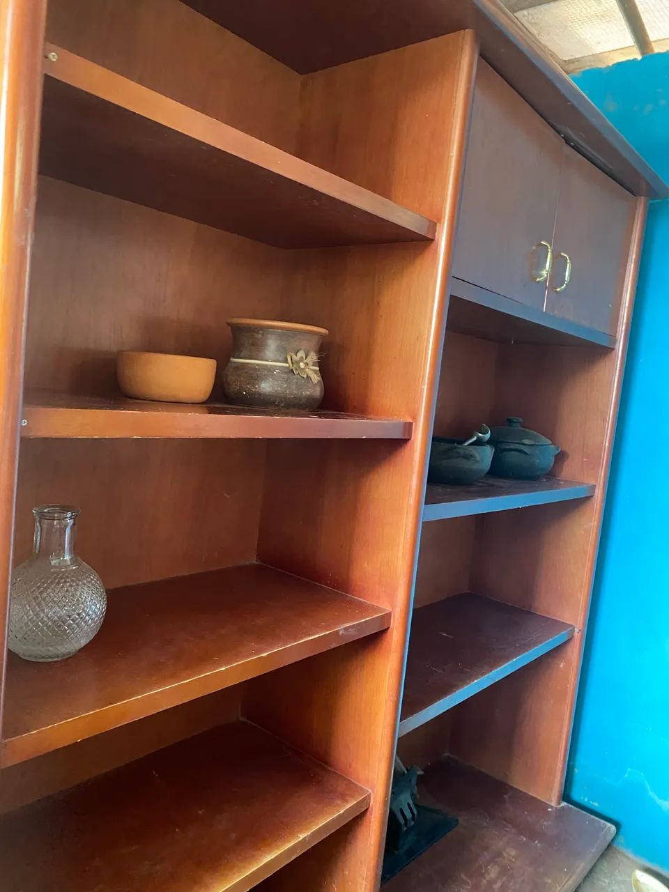 Móvel de madeira com prateleiras - ótimo estado