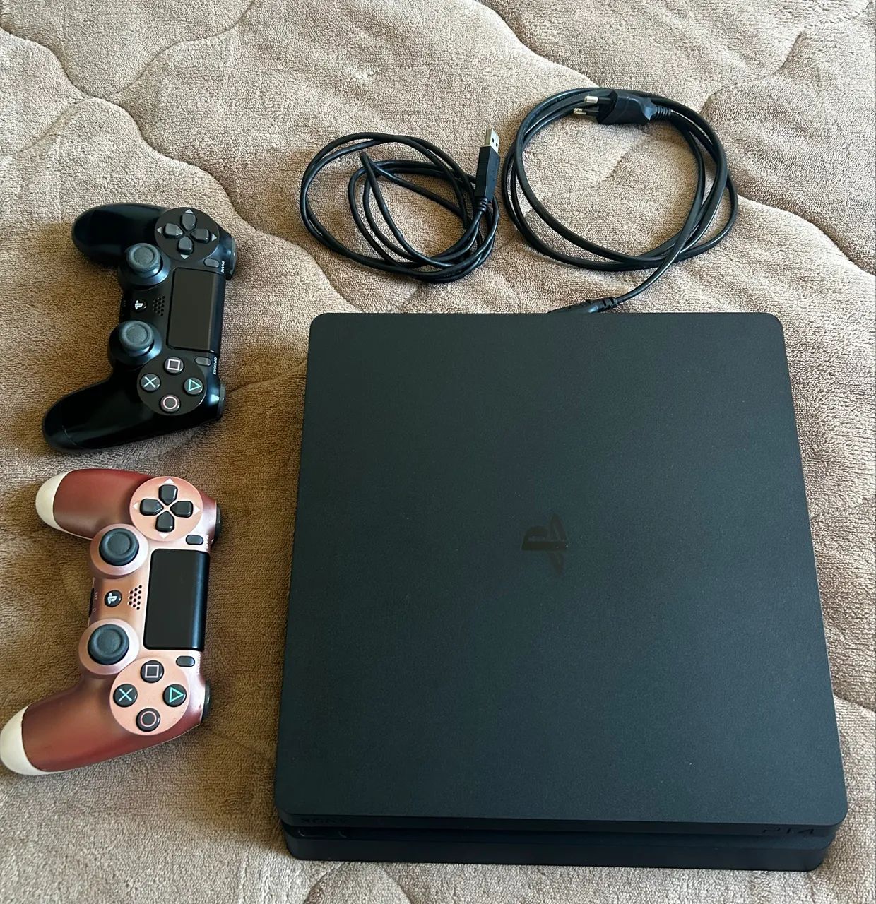 PlayStation 4 + 2 controles e 5 Jogos