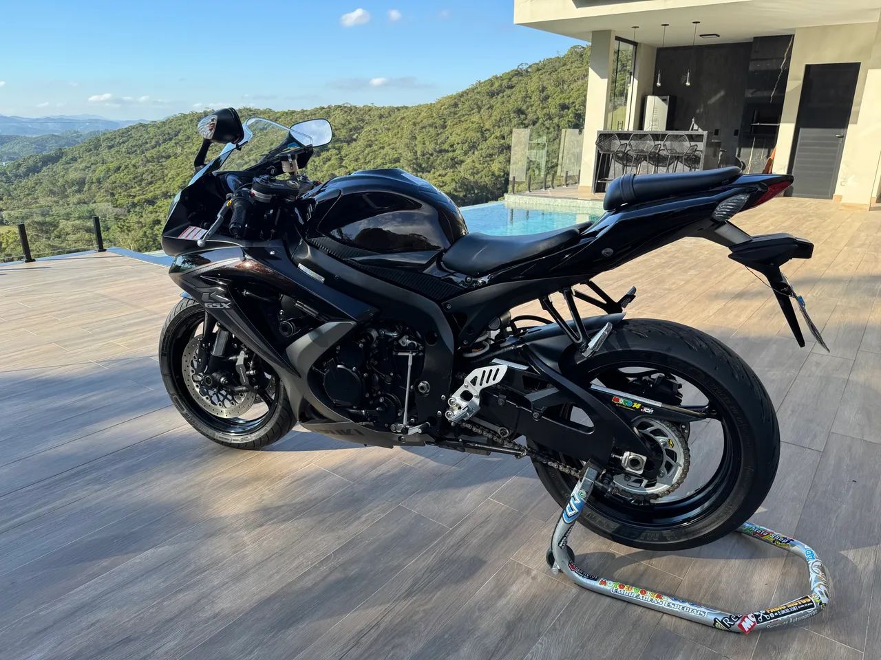 Suzuki srad 750