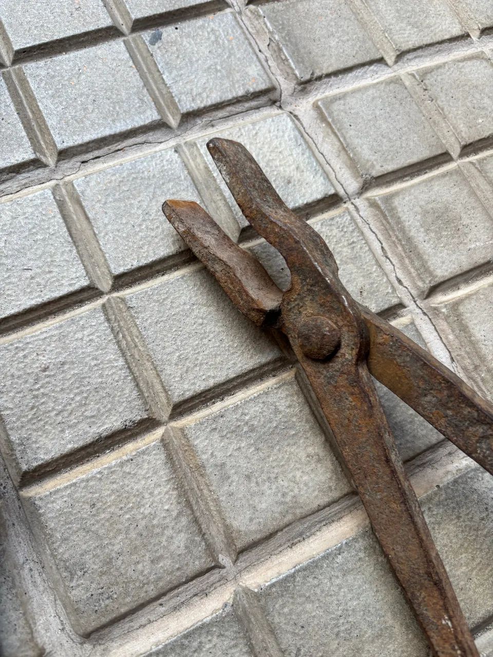 Antigo par de tenaz para forja - Foto 4