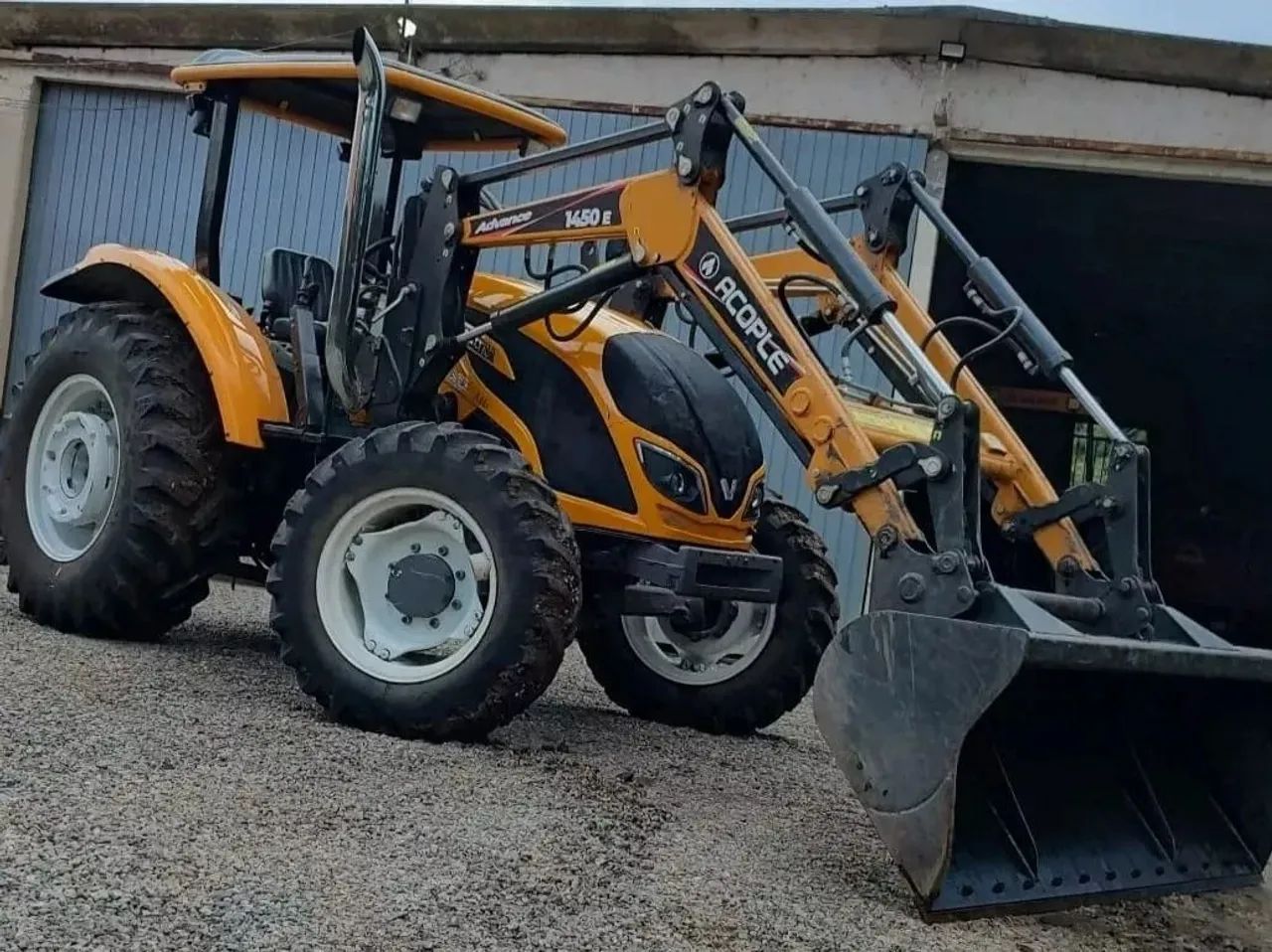VENDE-SE TRATOR VALTRA A84 S 