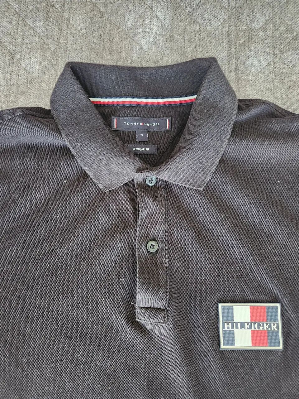 Camisa Polo Tommy Hilfiger preta - Foto 2