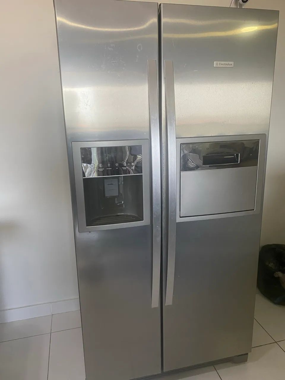 Vendo geladeira Eletrolux side By side duas portas 504 lt - Foto 2