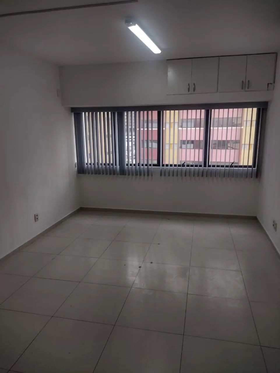 Alugo sala comercial,Edf. Empresarial Tancredo Neves  - Foto 2