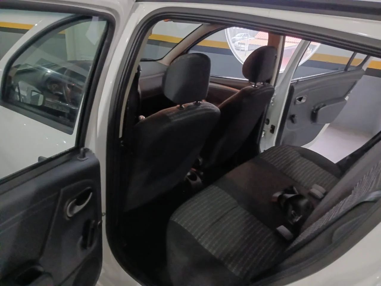 Renault Sandero Expression Hi-flex 1.0 16V 5P 2014 - Foto 4