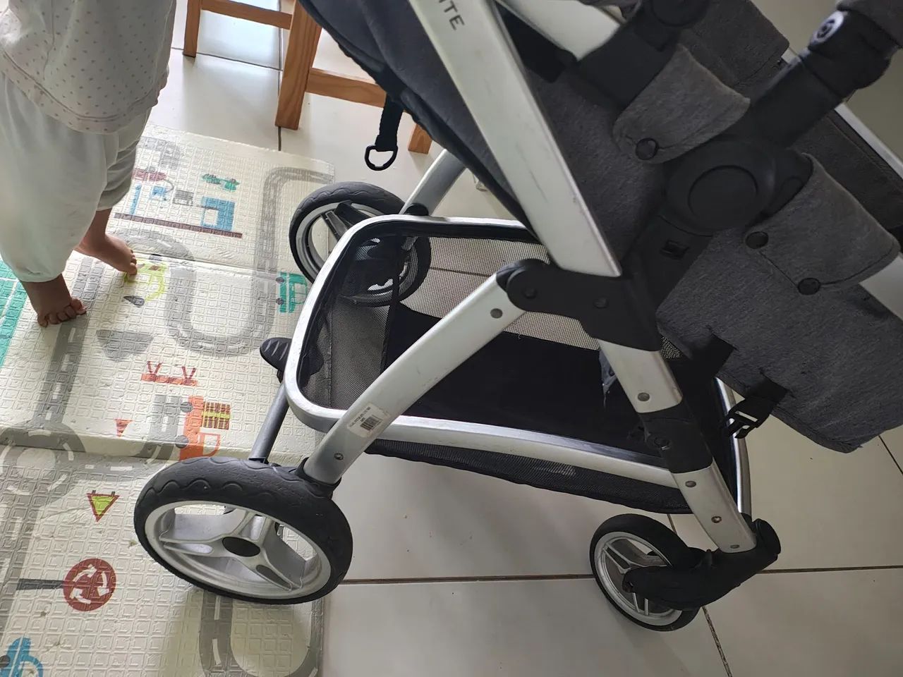 Carrinho de Bebê Epic Lite da Infanti - Foto 3
