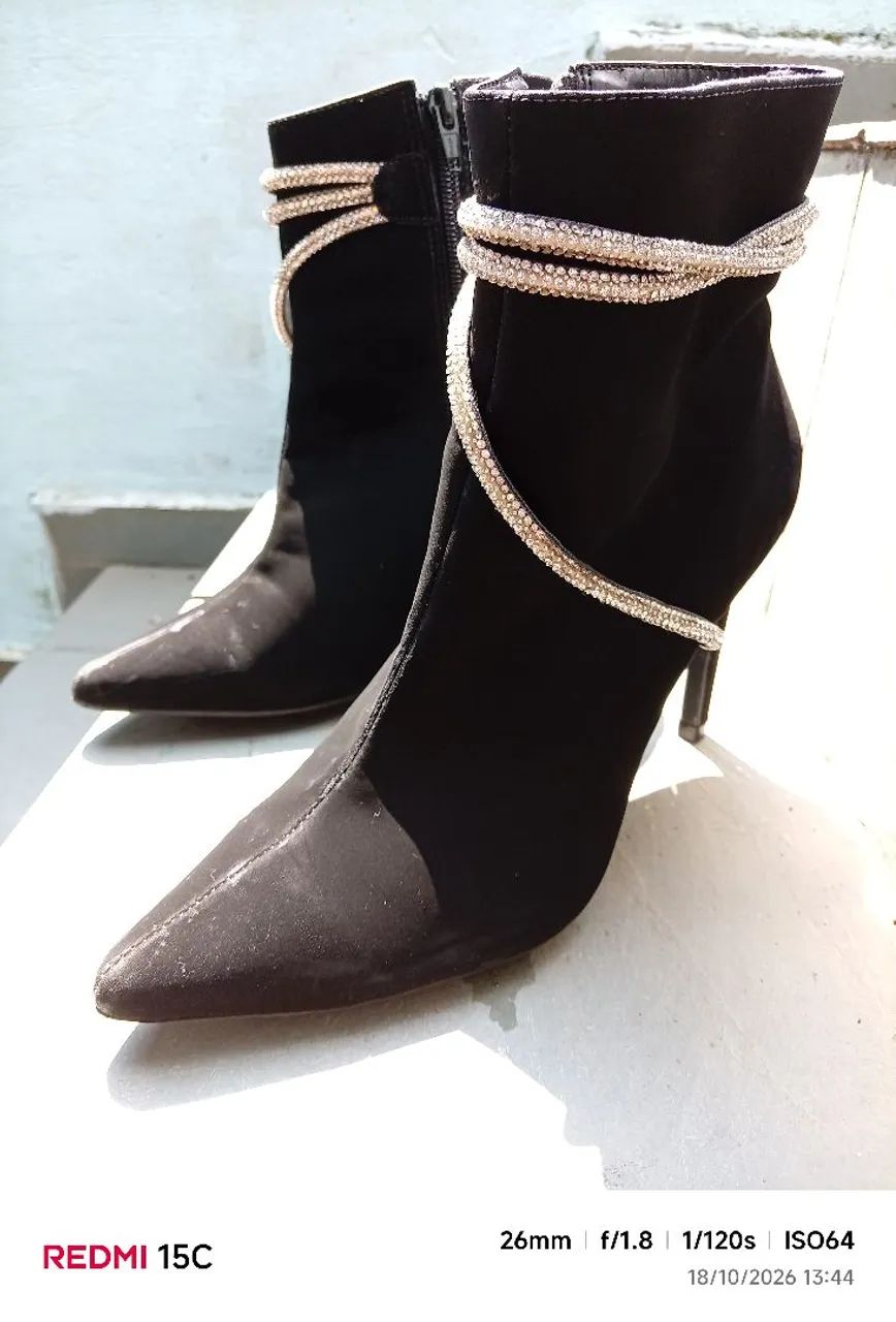 Bota  e sandália  - Foto 4