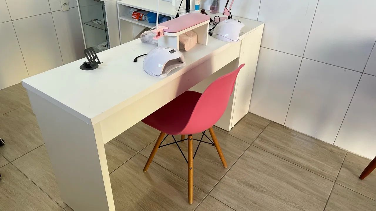Kit de mesa com cadeira e expositor 