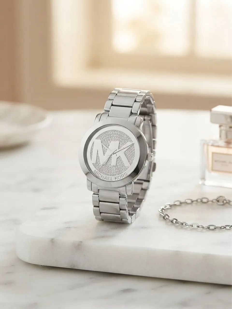 Relógio Michael Kors Prateado - Modelo Iconic Logo Pavé - Original e Impecável - Foto 2