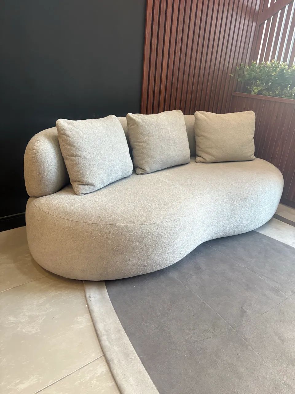 Sofá 3 Lugares Ergonômico Curvo - Design Moderno e Sofisticado  - Foto 2