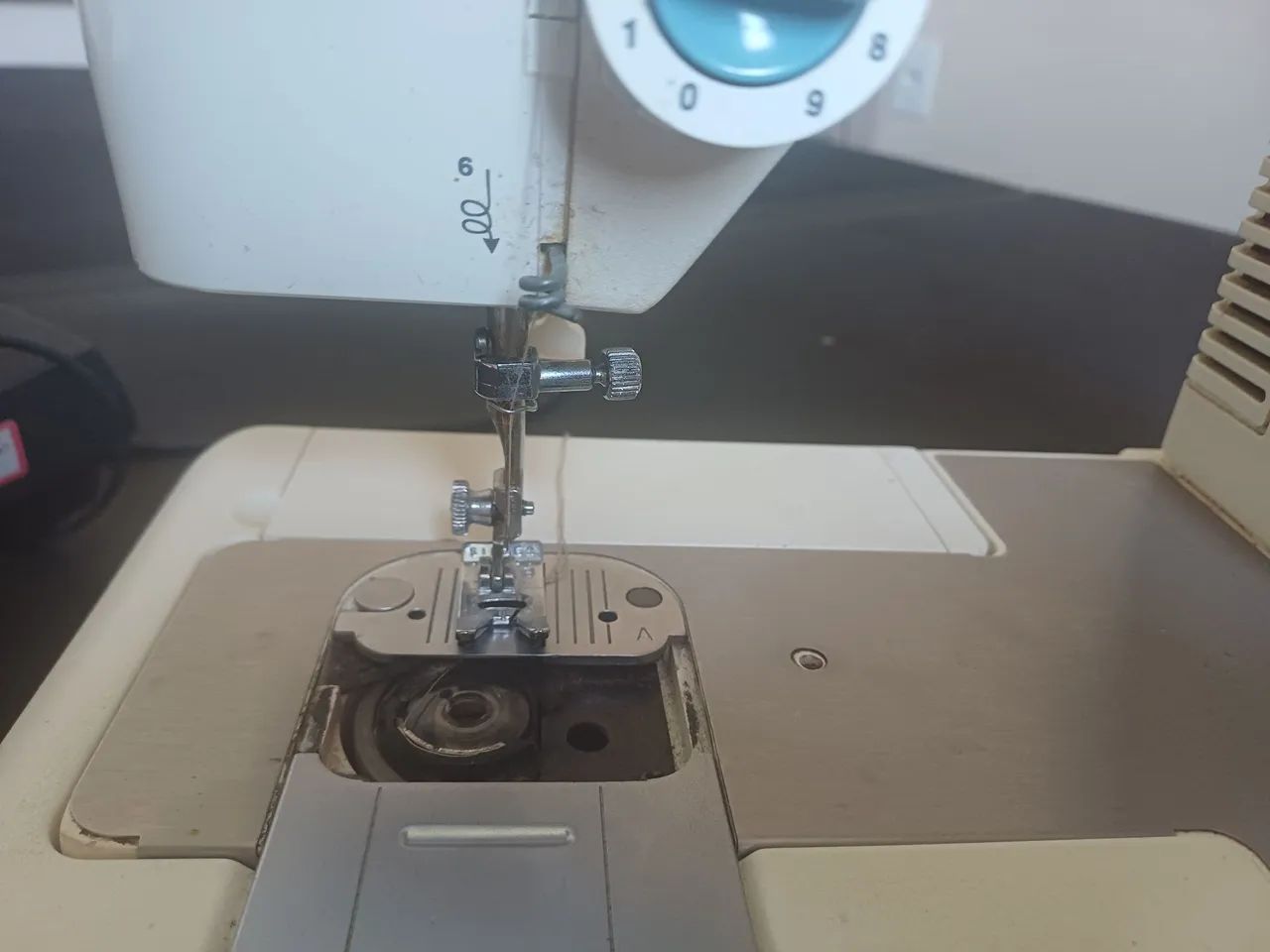 Máquina de costura singer - Foto 5