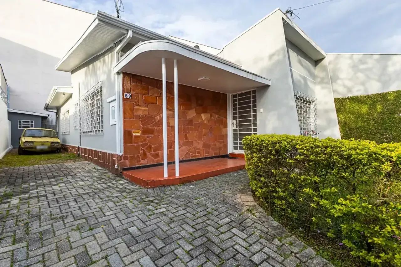 Casa térrea quase esquina com a Kennedy
