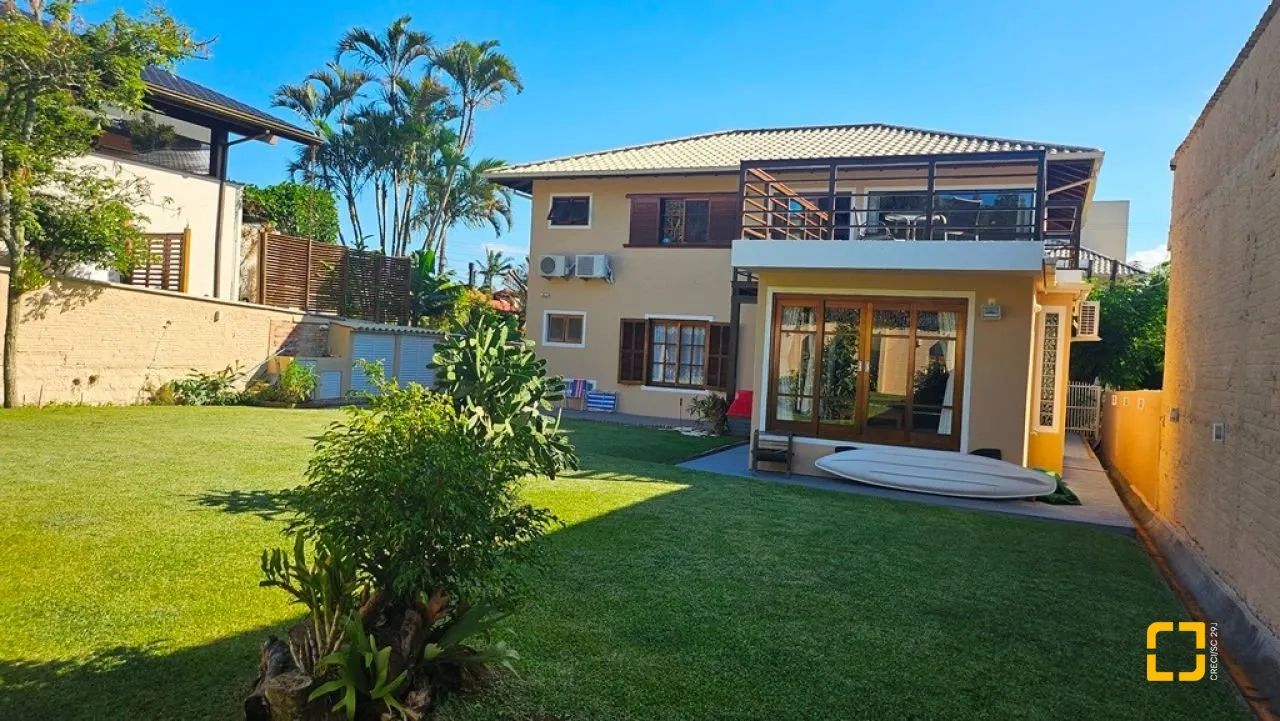 Casa em Condomínio em Sambaqui