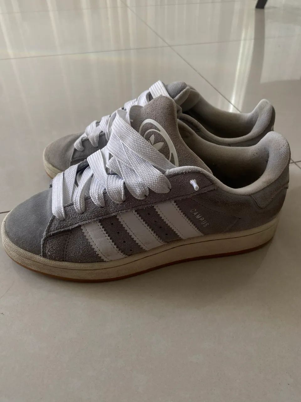 Tênis Adidas Campus cinza - Foto 5