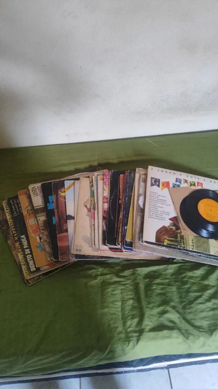 Lote com 41 discos vinil 