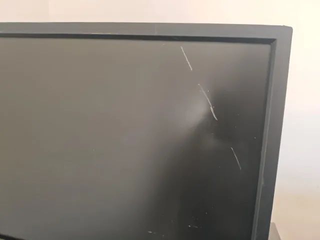 Monitor LG Flatron E2011 20" LED - Ajuste de Altura e Inclinação (Com detalhe) - Foto 4