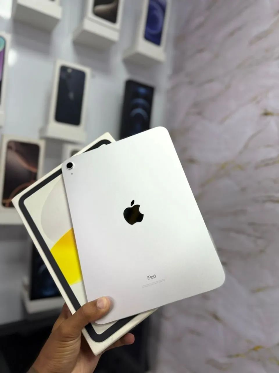 IPAD 10 64GB<br>R$ 2.099,00 SILVER